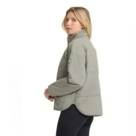 Vuori Women's Canyon Insulated Jacket in Laurel Large - Picture 2 of 7